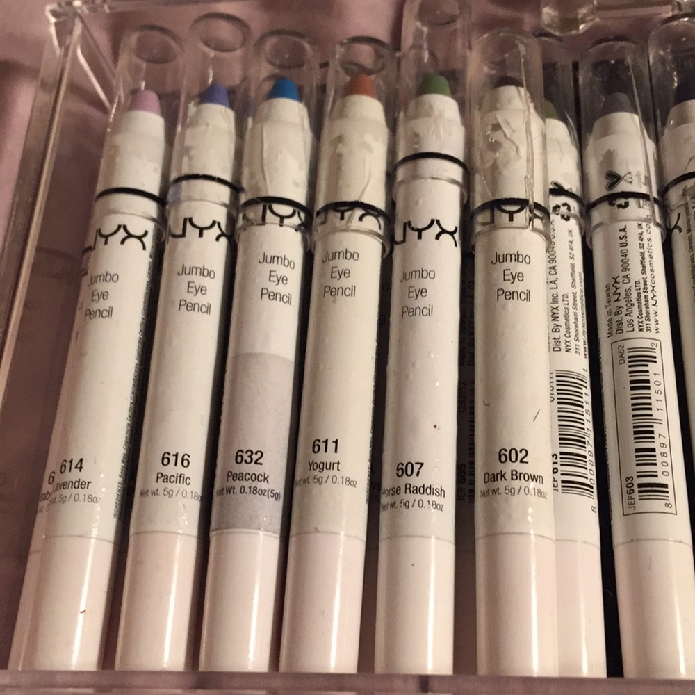 6 NYX Jumbo Eye Pencil’s